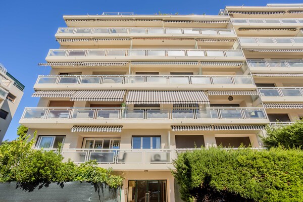 Foto van Licht appartement met airconditioning en uitzicht op zee - Antibes - Untagged
