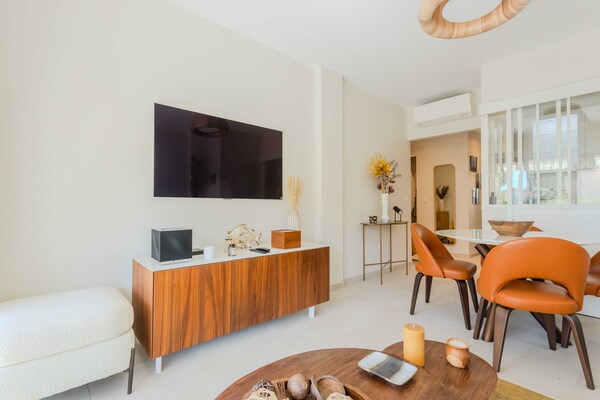 Foto van Licht appartement met airconditioning en uitzicht op zee - Antibes - Untagged