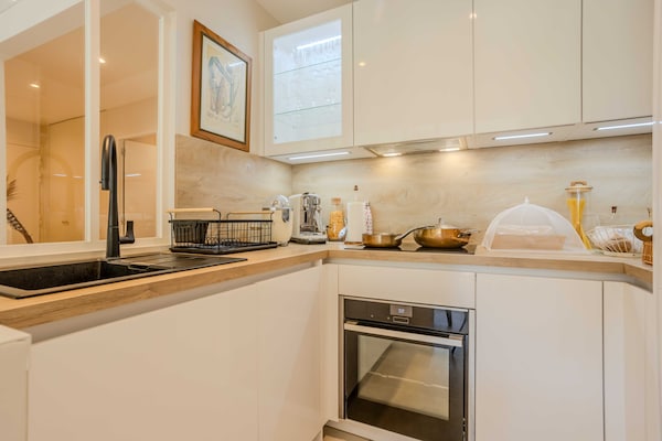 Foto van Licht appartement met airconditioning en uitzicht op zee - Antibes - Untagged