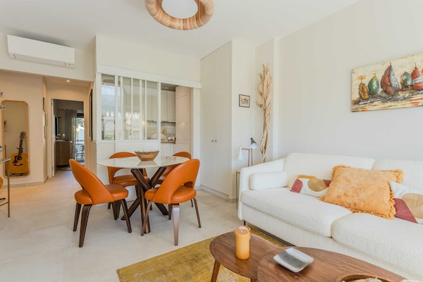 Foto van Licht appartement met airconditioning en uitzicht op zee - Antibes - Untagged