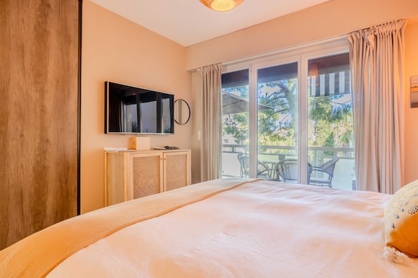 Foto van Licht appartement met airconditioning en uitzicht op zee - Antibes - Untagged