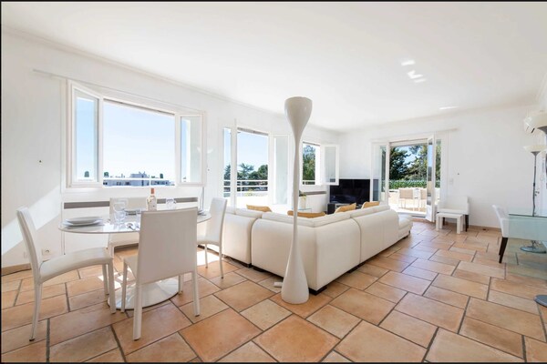 Foto van Penthouse met zeezicht en zwembad, airconditioning, 6 personen – Cannes - Untagged