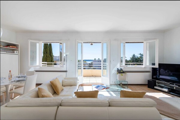 Foto van Penthouse met zeezicht en zwembad, airconditioning, 6 personen – Cannes - Untagged