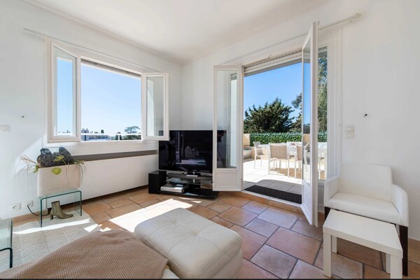 Foto van Penthouse met zeezicht en zwembad, airconditioning, 6 personen – Cannes - Untagged