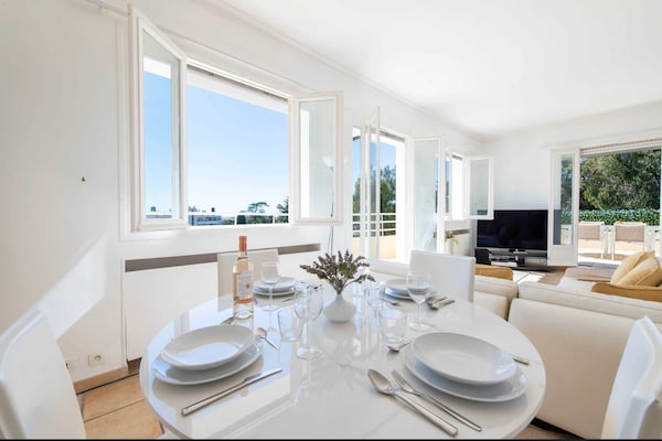 Foto van Penthouse met zeezicht en zwembad, airconditioning, 6 personen – Cannes - Untagged