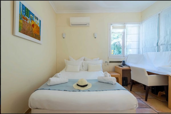Foto van Penthouse met zeezicht en zwembad, airconditioning, 6 personen – Cannes - Untagged