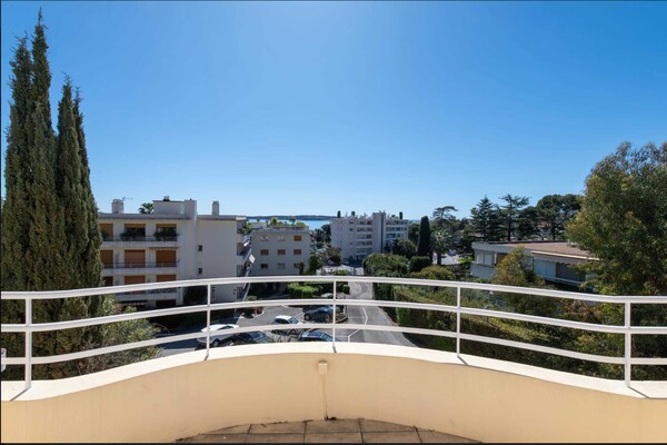 Foto van Penthouse met zeezicht en zwembad, airconditioning, 6 personen – Cannes - Untagged