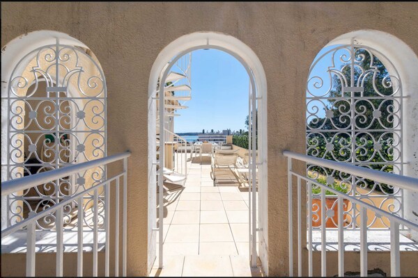 Foto van Penthouse met zeezicht en zwembad, airconditioning, 6 personen – Cannes - Untagged