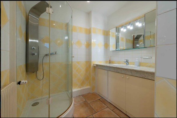 Foto van Penthouse met zeezicht en zwembad, airconditioning, 6 personen – Cannes - Untagged