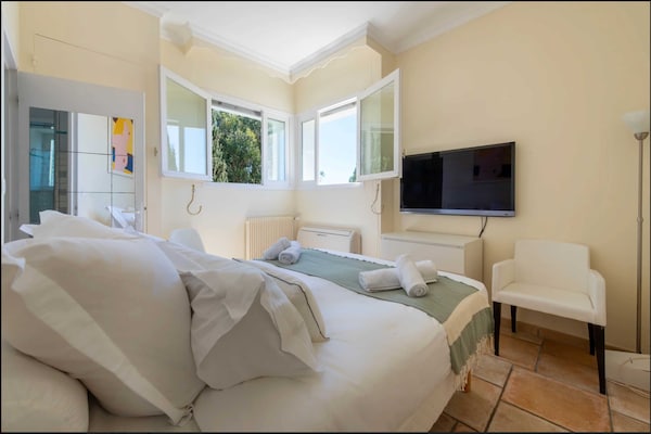 Foto van Penthouse met zeezicht en zwembad, airconditioning, 6 personen – Cannes - Untagged