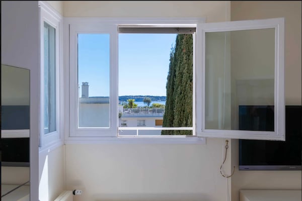Foto van Penthouse met zeezicht en zwembad, airconditioning, 6 personen – Cannes - Untagged
