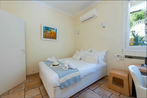Foto van Penthouse met zeezicht en zwembad, airconditioning, 6 personen – Cannes - Untagged