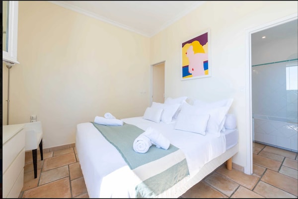 Foto van Penthouse met zeezicht en zwembad, airconditioning, 6 personen – Cannes - Untagged