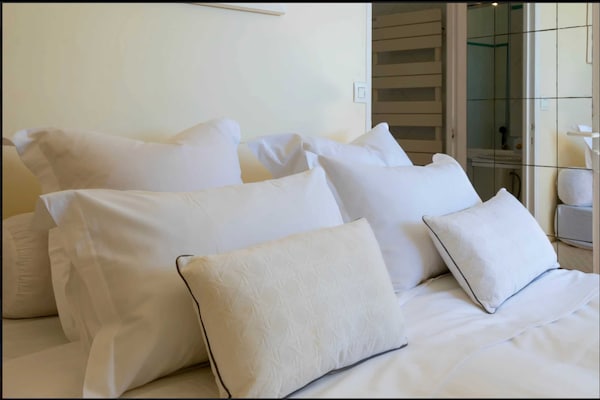 Foto van Penthouse met zeezicht en zwembad, airconditioning, 6 personen – Cannes - Untagged