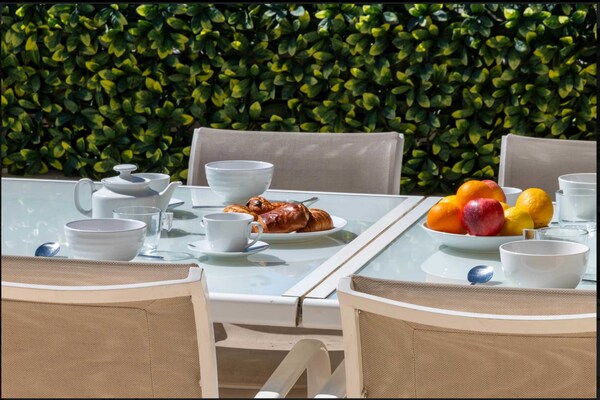 Foto van Penthouse met zeezicht en zwembad, airconditioning, 6 personen – Cannes - Untagged