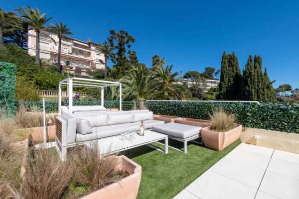 Foto van Penthouse met zeezicht en zwembad, airconditioning, 6 personen – Cannes - Untagged