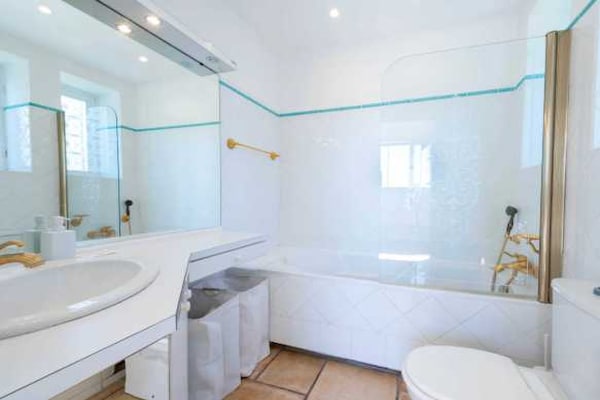 Foto van Penthouse met zeezicht en zwembad, airconditioning, 6 personen – Cannes - Untagged