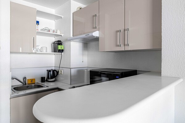 Foto van Licht appartement met één slaapkamer, parkeerplaats en terras. - Untagged