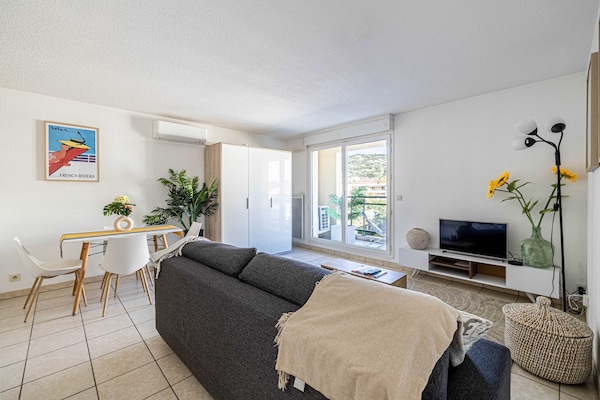 Foto van Licht appartement met één slaapkamer, parkeerplaats en terras. - Untagged