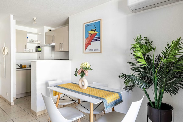 Foto van Licht appartement met één slaapkamer, parkeerplaats en terras. - Untagged