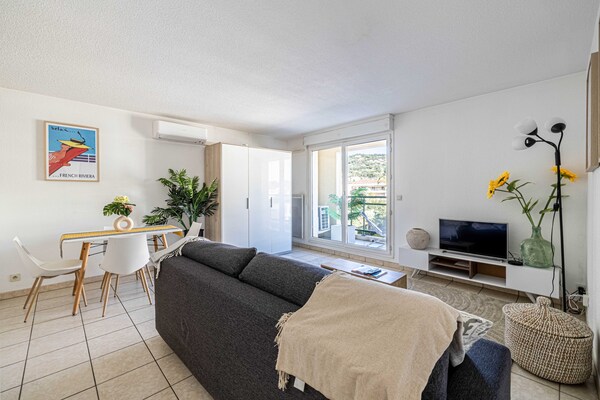 Foto van Licht appartement met één slaapkamer, parkeerplaats en terras. - Untagged