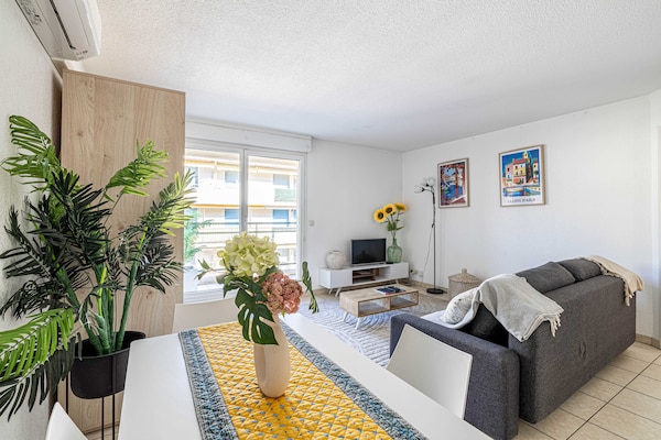 Foto van Licht appartement met één slaapkamer, parkeerplaats en terras. - Untagged