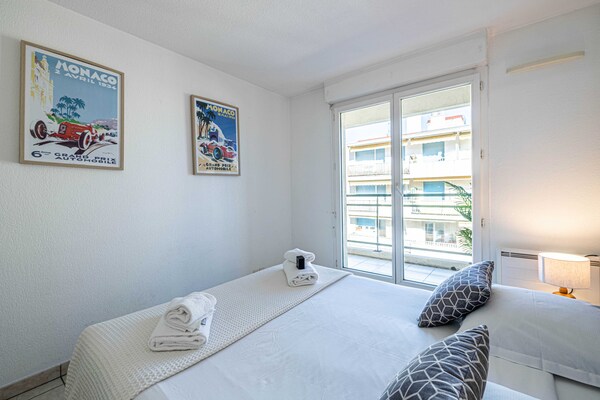 Foto van Licht appartement met één slaapkamer, parkeerplaats en terras. - Untagged