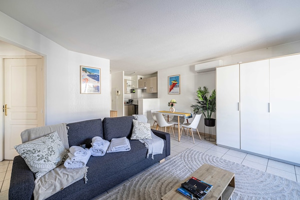 Foto van Licht appartement met één slaapkamer, parkeerplaats en terras. - Untagged