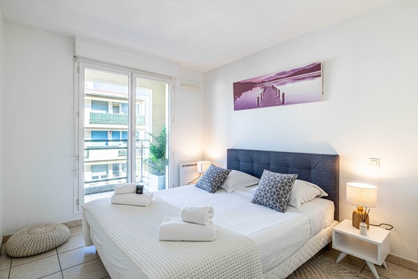 Foto van Licht appartement met één slaapkamer, parkeerplaats en terras. - Untagged