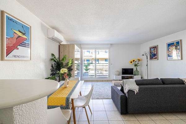 Foto van Licht appartement met één slaapkamer, parkeerplaats en terras. - Untagged