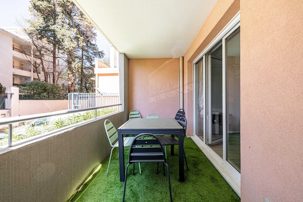 Foto van Comfort en rust met airconditioning, parkeergelegenheid en balkon. - Untagged