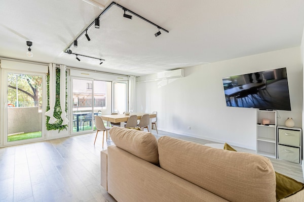 Foto van Comfort en rust met airconditioning, parkeergelegenheid en balkon. - Untagged