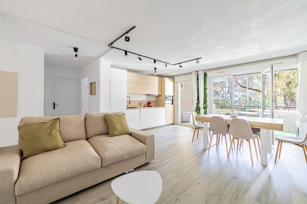 Foto van Comfort en rust met airconditioning, parkeergelegenheid en balkon. - Untagged