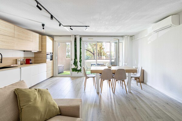 Foto van Comfort en rust met airconditioning, parkeergelegenheid en balkon. - Untagged