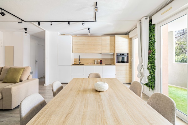 Foto van Comfort en rust met airconditioning, parkeergelegenheid en balkon. - Untagged
