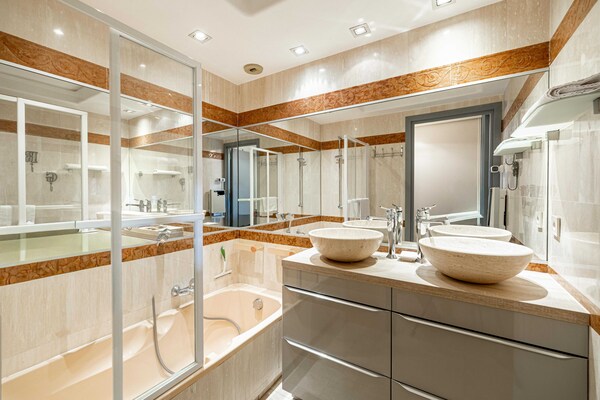 Foto van Prachtig appartement met airconditioning, 1 slaapkamer en 4 slaapkamers - Cannes - Untagged