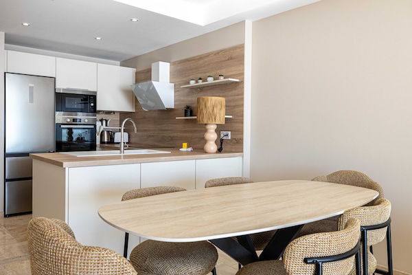 Foto van Ruim appartement met airconditioning, 2 slaapkamers en 4 slaapkamers – Cannes - Untagged