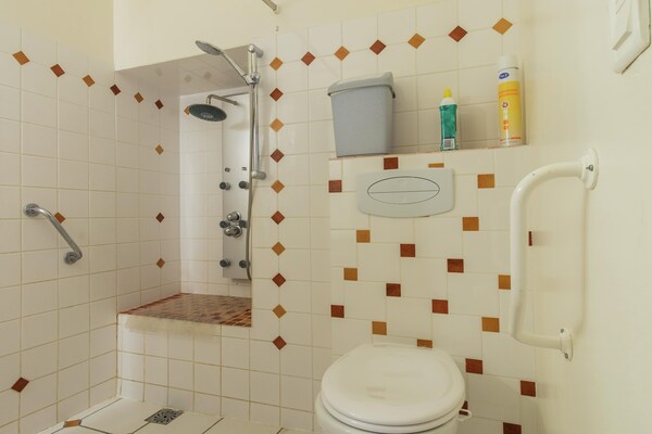 Foto van Boerderij in Giroux bij bos en meer - Vakantiehuis in Giroux - BathRoom