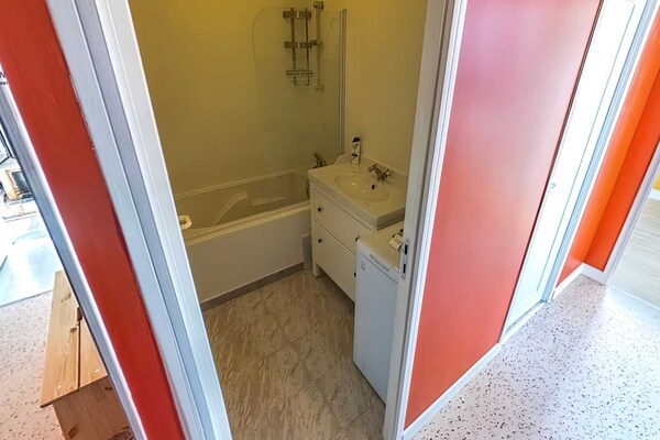 Foto van Gezellige kamer in een vriendelijk gedeeld appartement – Lyon 8e - Untagged