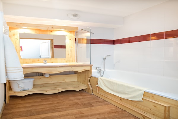 Foto van Appartement in 3 Vallées met zwembad & sauna - Vakantiehuis in Orelle - BathRoom