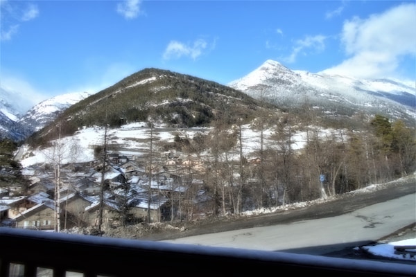Foto van Appartement in Val Cenis met uitzicht op de bergen - TerraceBalcony
