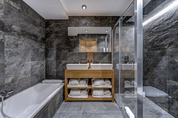 Foto van Luxe chalet met 5 slaapkamers, zwembad en sauna - Vakantiehuis in Chamonix-Mont-Blanc - BathRoom