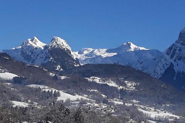 Foto van Appartement in Morillon met Zwembad & Uitzicht - Vakantiehuis in Morillon - AreaWinter20KM