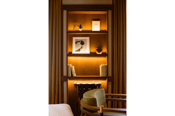 Foto van Vertrouwelijke kamer 3, op een steenworp afstand van het Louvre - Indoor