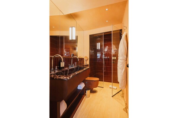 Foto van Vertrouwelijke kamer 4, op een steenworp afstand van het Louvre - BathRoom