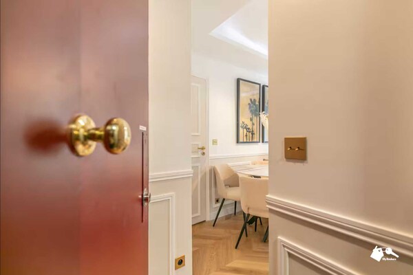 Foto van Luxe appartement met 1 slaapkamer en 4 zitplaatsen in het hart van Parijs. - Untagged