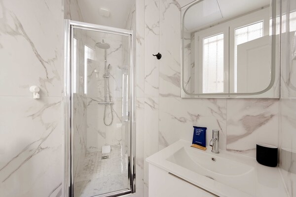 Foto van Schitterend appartement met airconditioning – 2BR/6P – St Germain-des-Prés - Untagged
