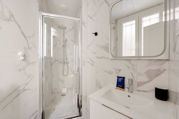 Foto van Schitterend appartement met airconditioning – 2BR/6P – St Germain-des-Prés - Untagged