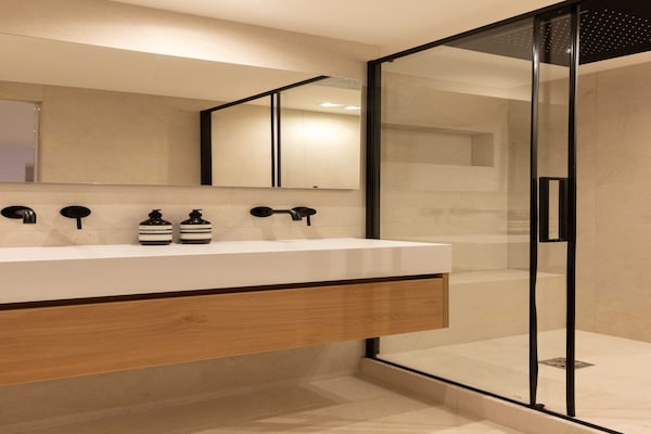 Foto van Elegant appartement - 3 slaapkamers - 8 plaatsen - Canal Saint-Martin - Untagged