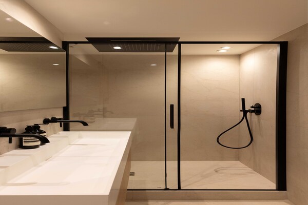 Foto van Elegant appartement - 3 slaapkamers - 8 plaatsen - Canal Saint-Martin - Untagged